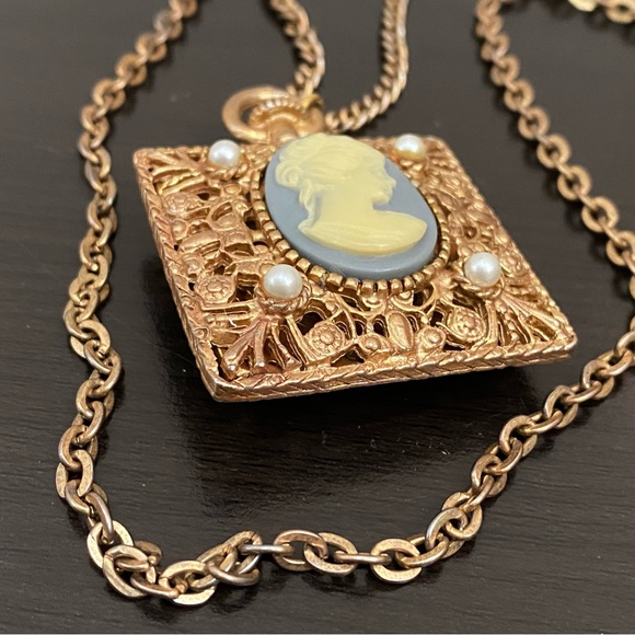Vintage Unsigned Victorian Lady Cameo Pendant Necklace - Picture 5 of 15